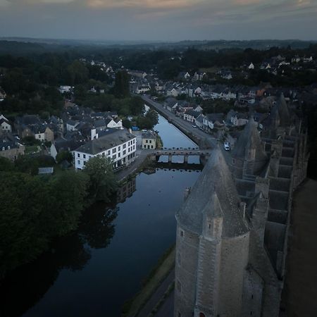 Hotel Restaurant Du Chateau Josselin Exterior photo