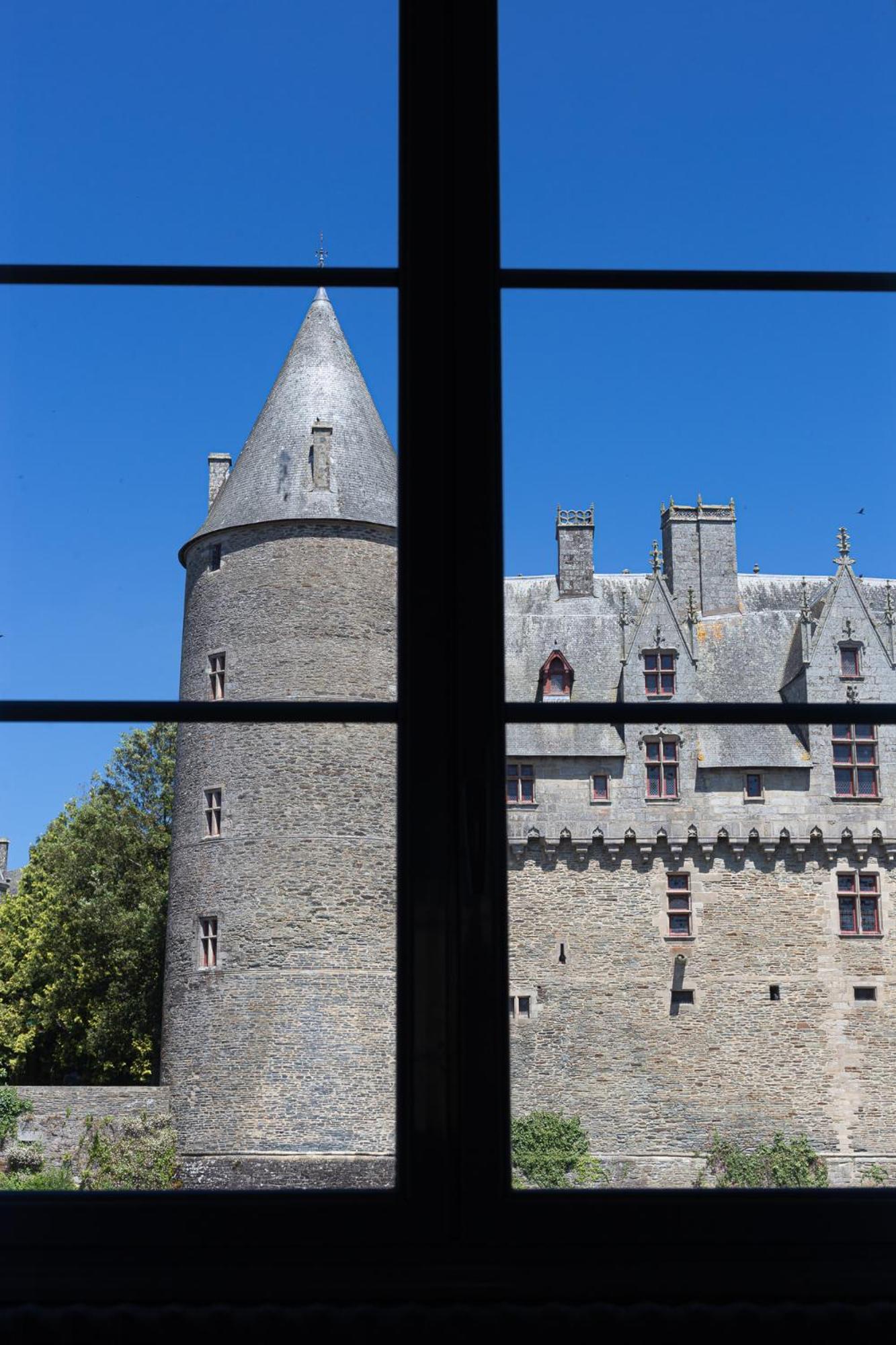 Hotel Restaurant Du Chateau Josselin Exterior photo