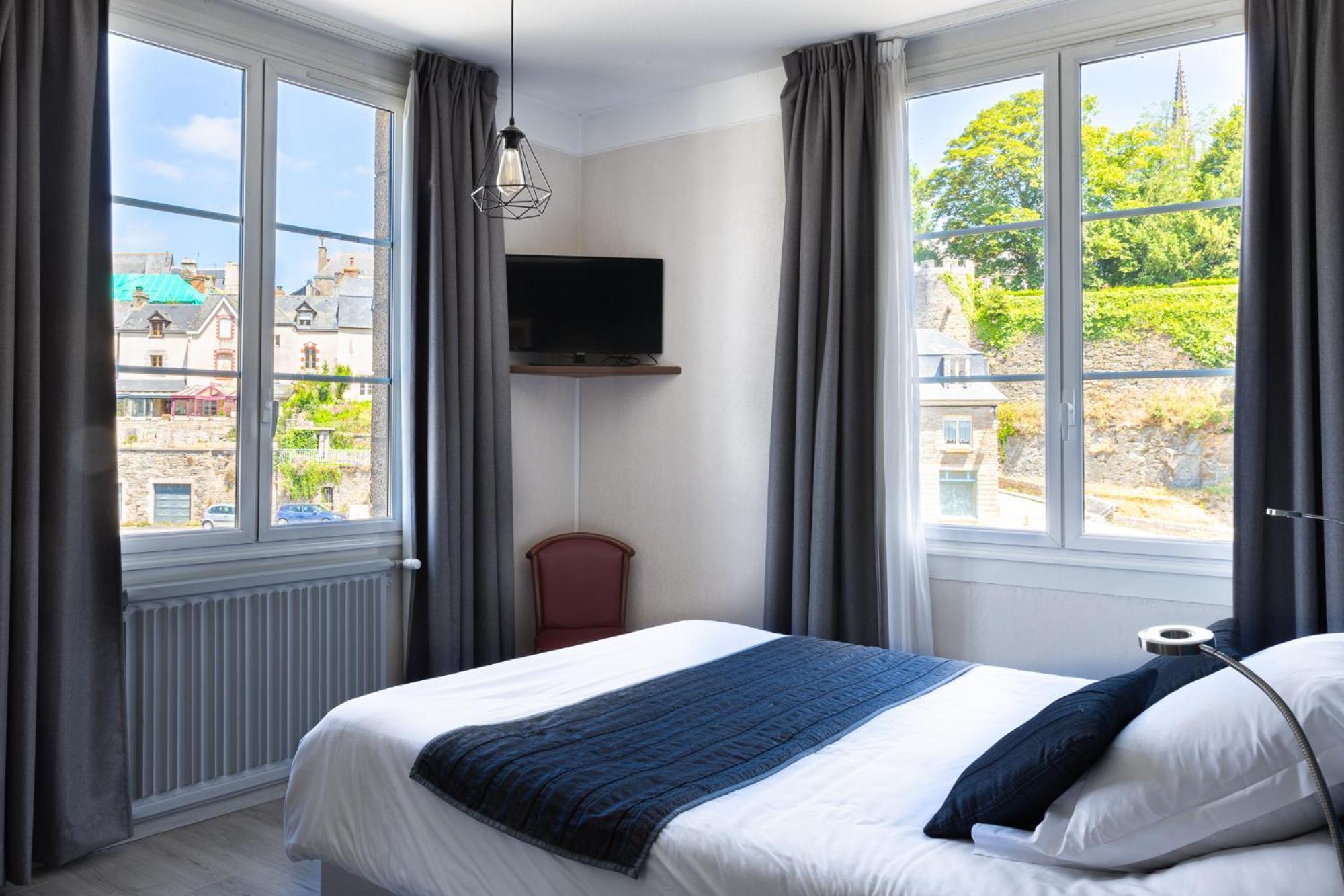Hotel Restaurant Du Chateau Josselin Exterior photo