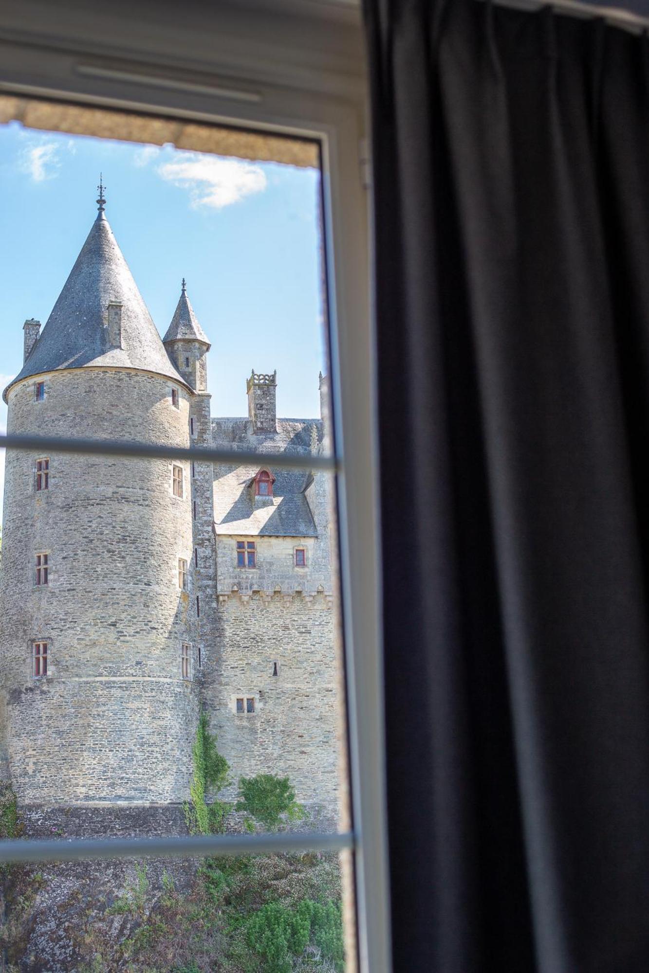 Hotel Restaurant Du Chateau Josselin Exterior photo