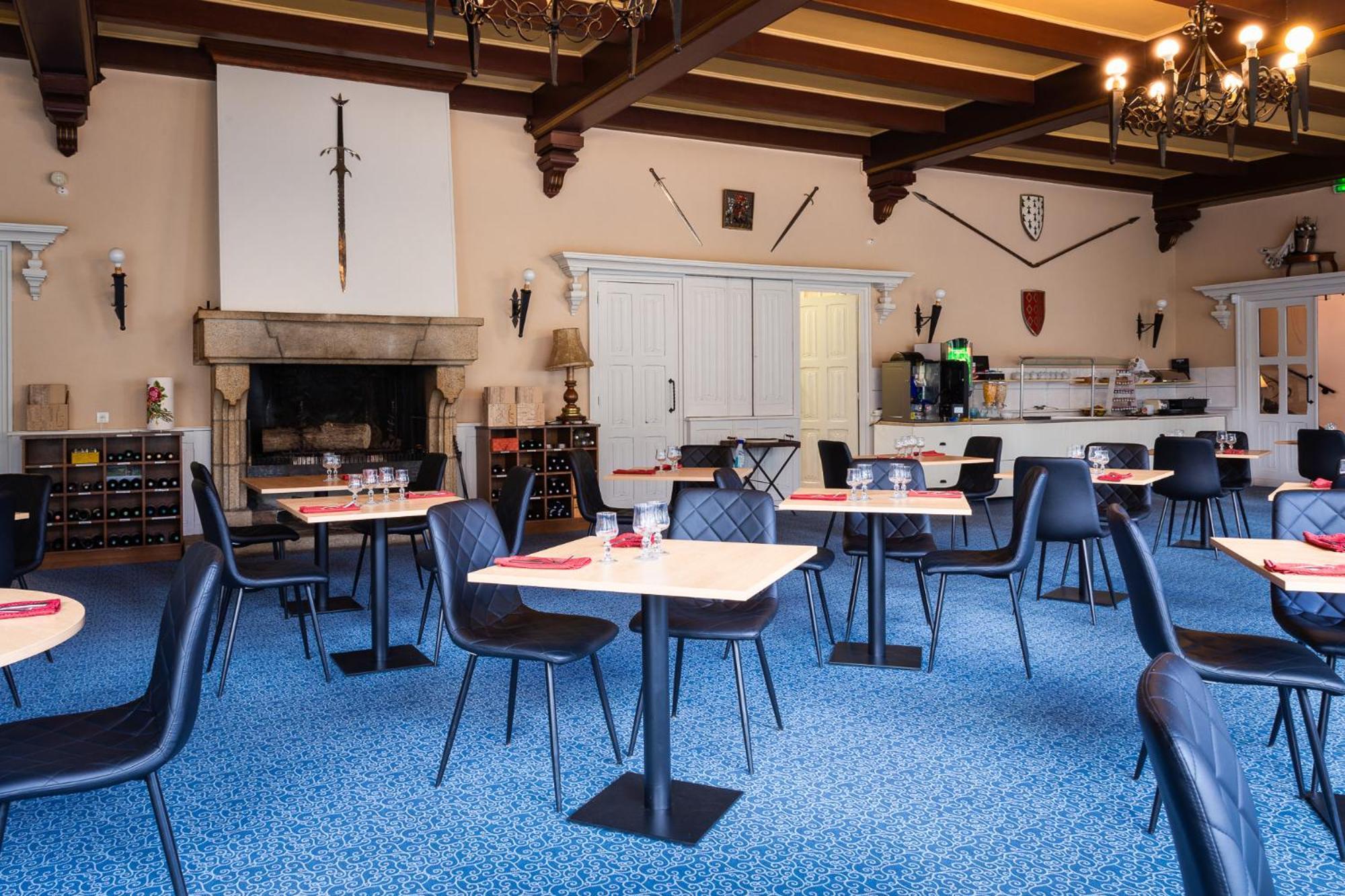 Hotel Restaurant Du Chateau Josselin Exterior photo
