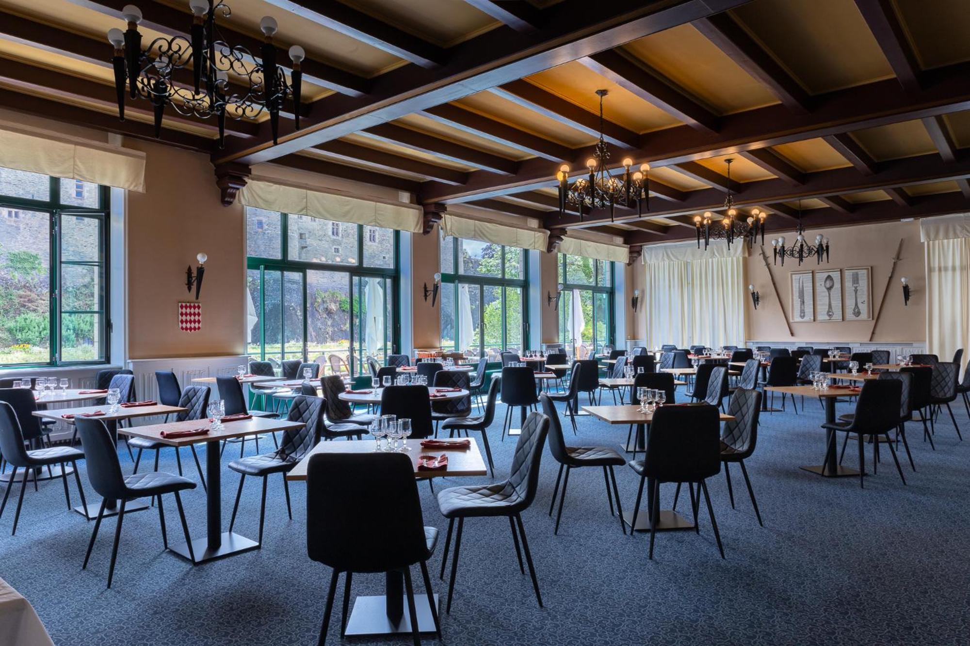 Hotel Restaurant Du Chateau Josselin Exterior photo