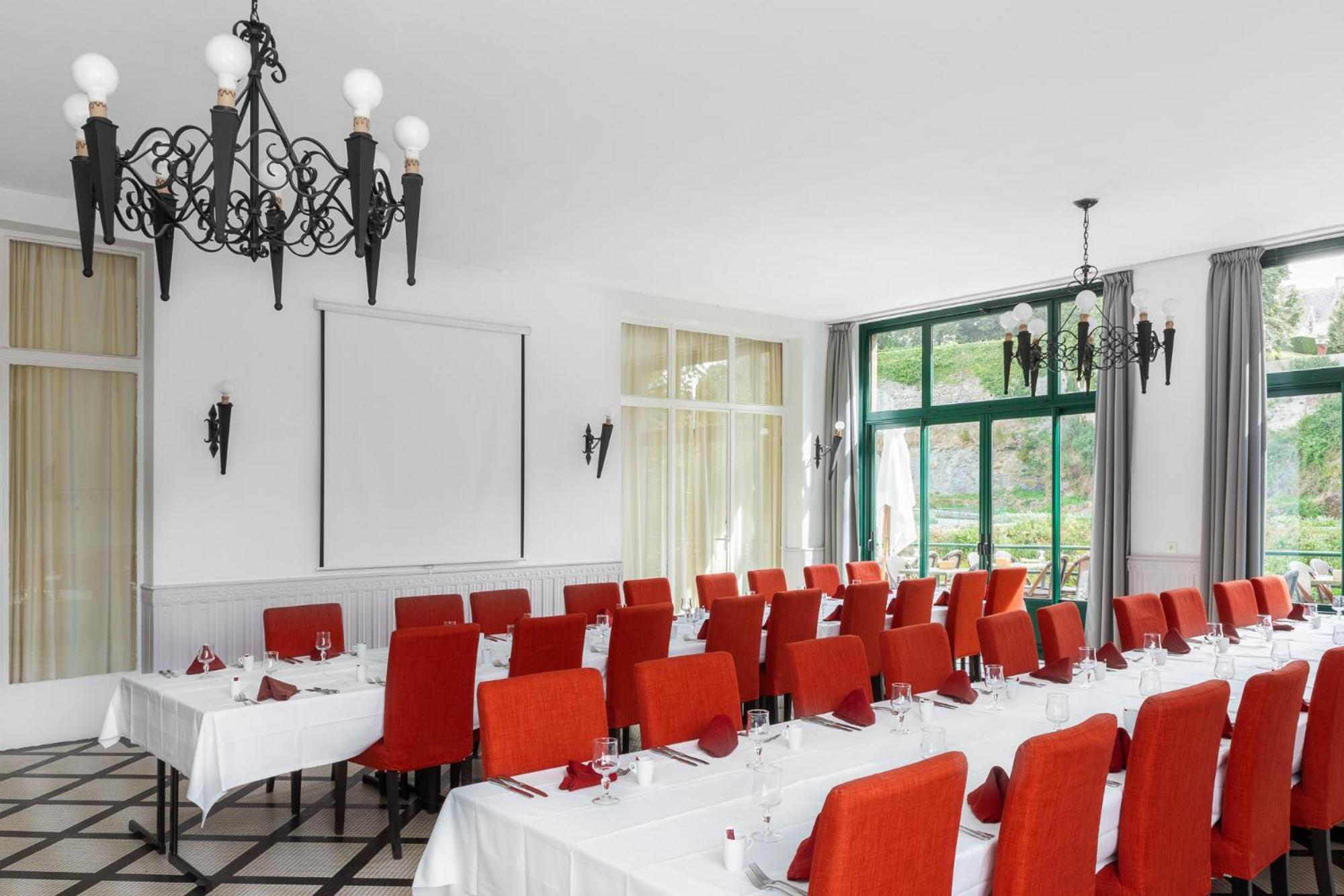 Hotel Restaurant Du Chateau Josselin Exterior photo